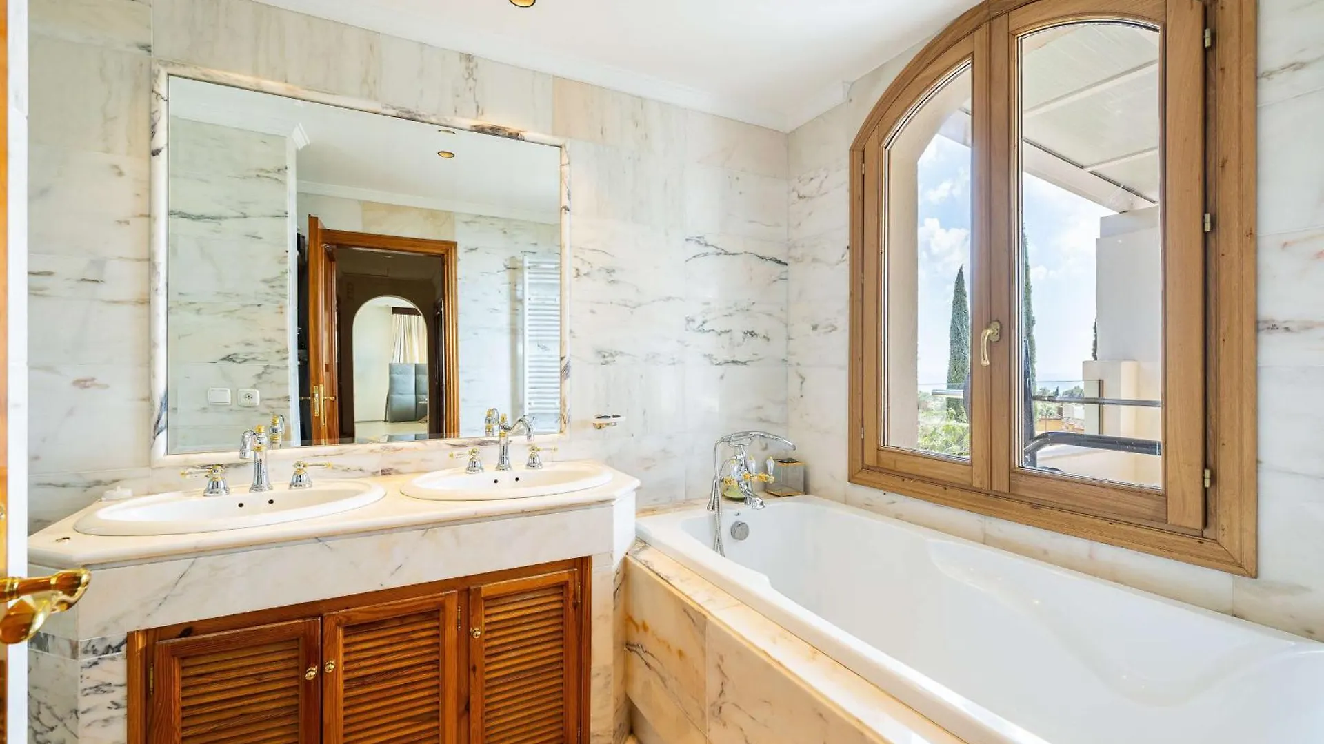 Villa Caramel - Excellent Location In Golden Mile Marbella Spain